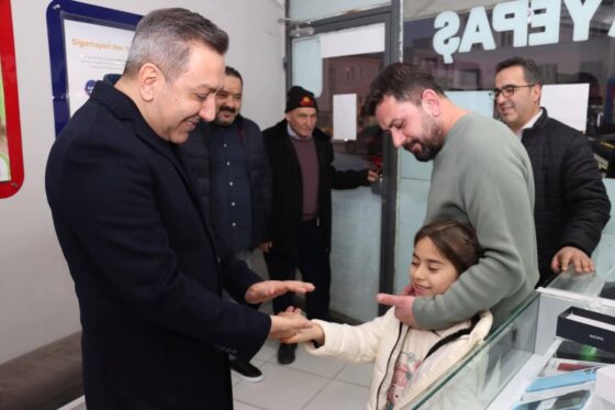 Belediye Başkanımız Sn. Muhsin Dere ve Belediye Başkan Yardımcısı Sn. Mehmet Yetik, Alparslan Türkeş Caddemizde bulunan esnafımızı ziyaret etti.